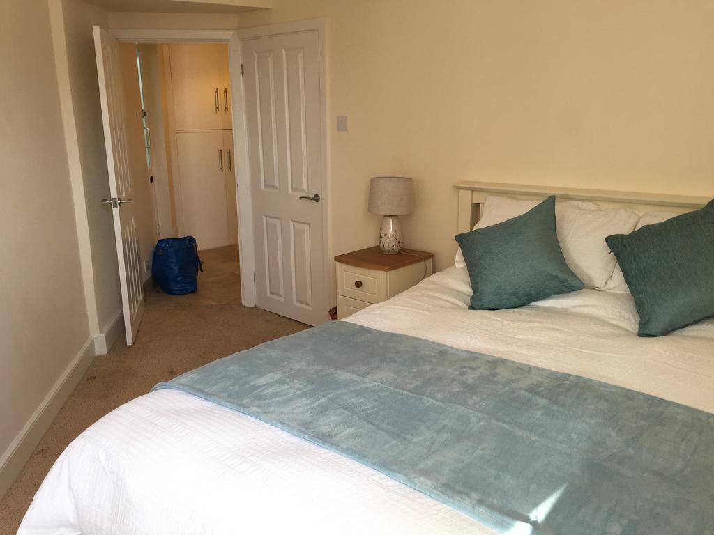 Town Centre Perfect Location With On-street Parking Apartment
