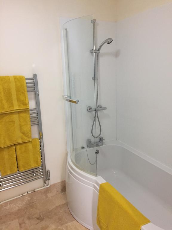 Town Centre Perfect Location With On-street Parking Apartment