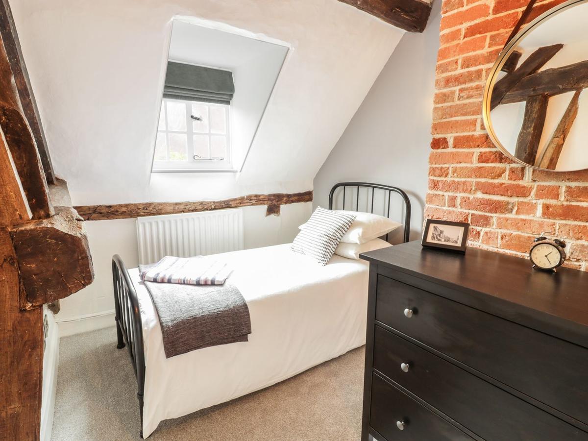 4 Masons Court *