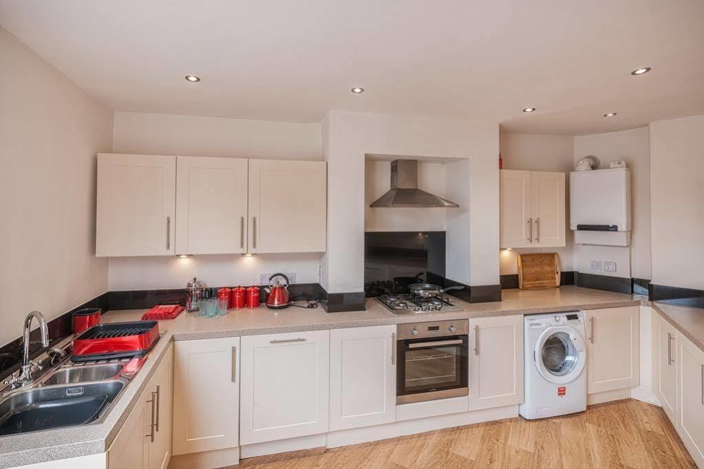 Town Centre Perfect Location With On-street Parking