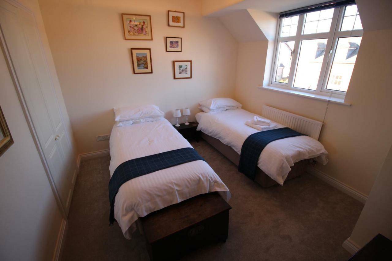 Holiday home 47 Wetherby Way, 3 Bedrooms, Sleeps 6, Easy Walk To Town, Parking, Self Catering, Great View *