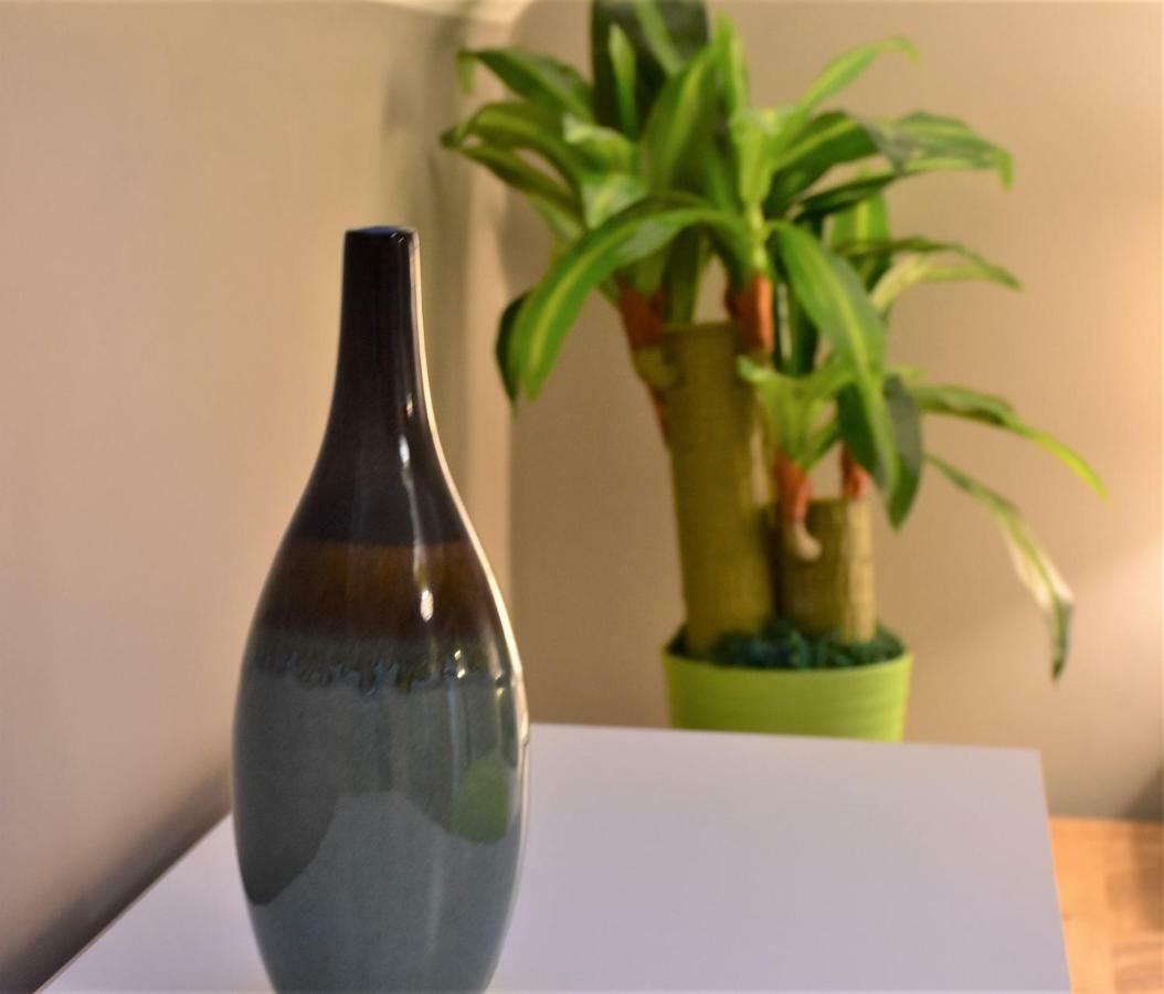 Bard's Nest, Crucible Apartment, Free Private Parking, 3 Mins Walk To Birthplace Apartment