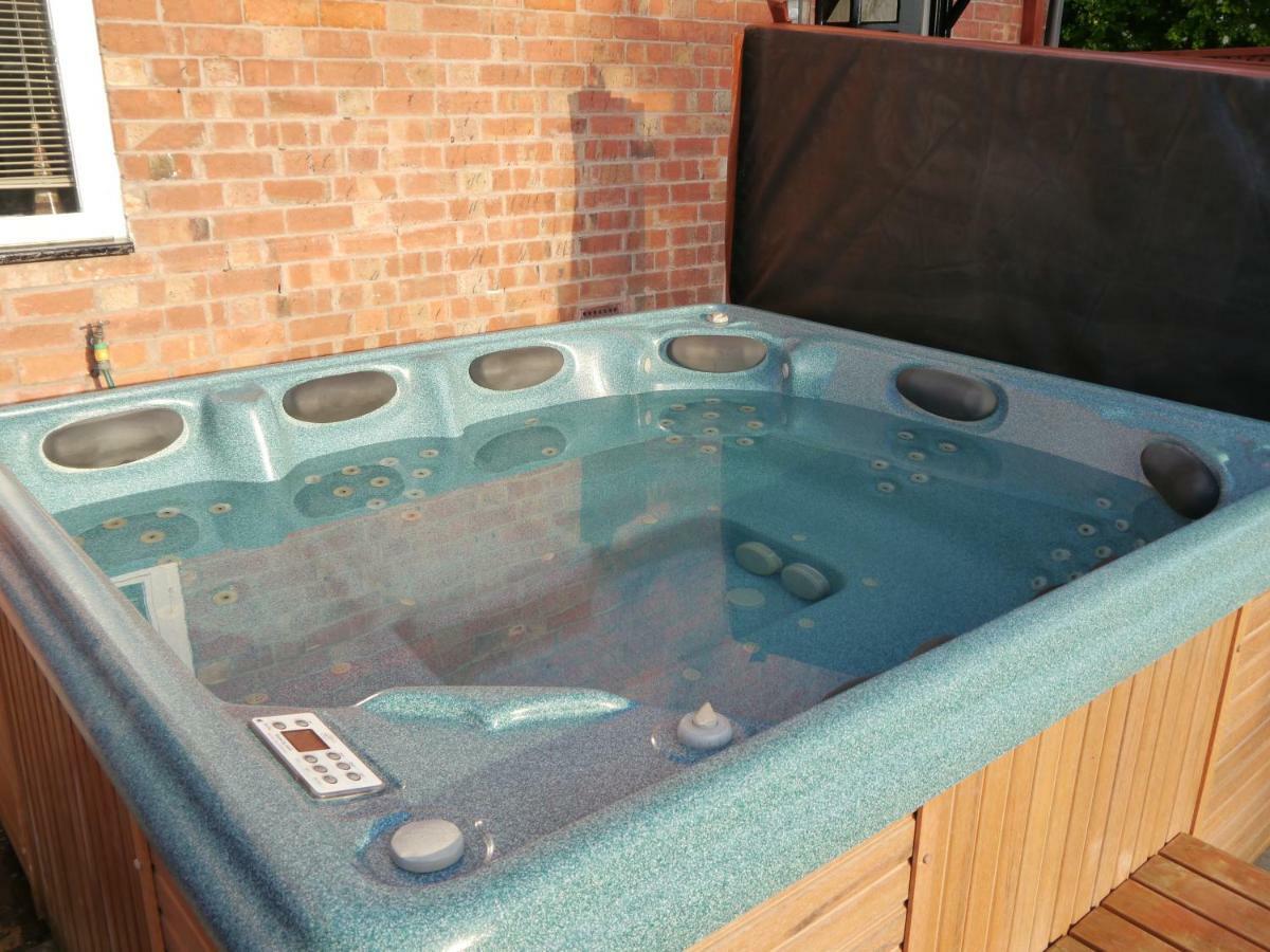Holiday home Juliet Hot Tub Sleeps 3 Singles Or Double Stratford-upon-Avon