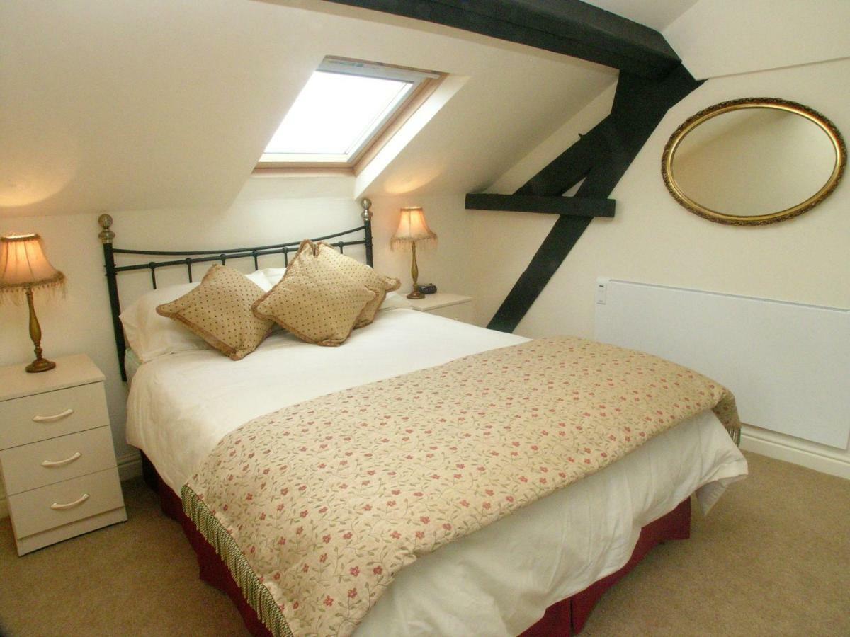 Juliet Hot Tub Sleeps 3 Singles Or Double Holiday home *