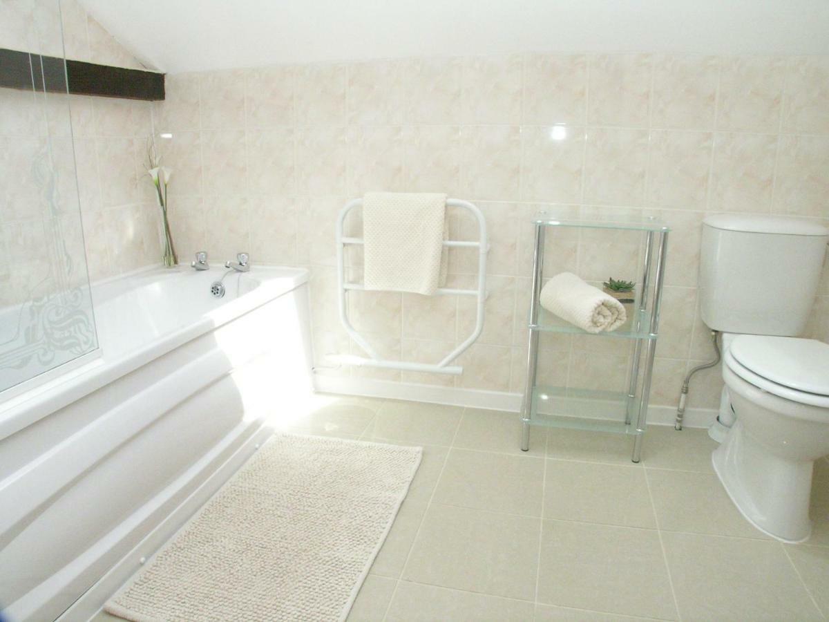 Holiday home Falstaff For Up To 5, Upon Avon