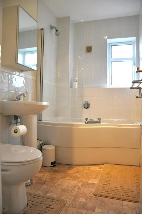 47 Wetherby Way, 3 Bedrooms, Sleeps 6, Easy Walk To Town, Parking, Self Catering, Great View * Stratford-upon-Avon