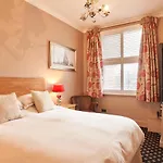 Quilt And Croissants Guest House
