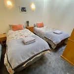 Stratford Centre, Ground Level, Parking Nearby