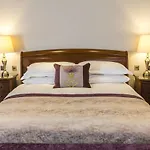 Swan\'S Nest Hotel