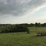 Monks Barn Farm - Self Catering Cottage