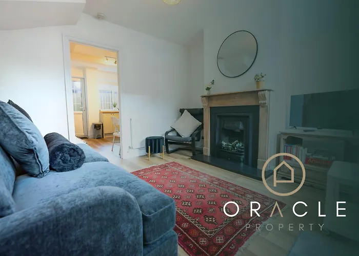 Cosy 2-Bedroom Townhouse - Free Parking