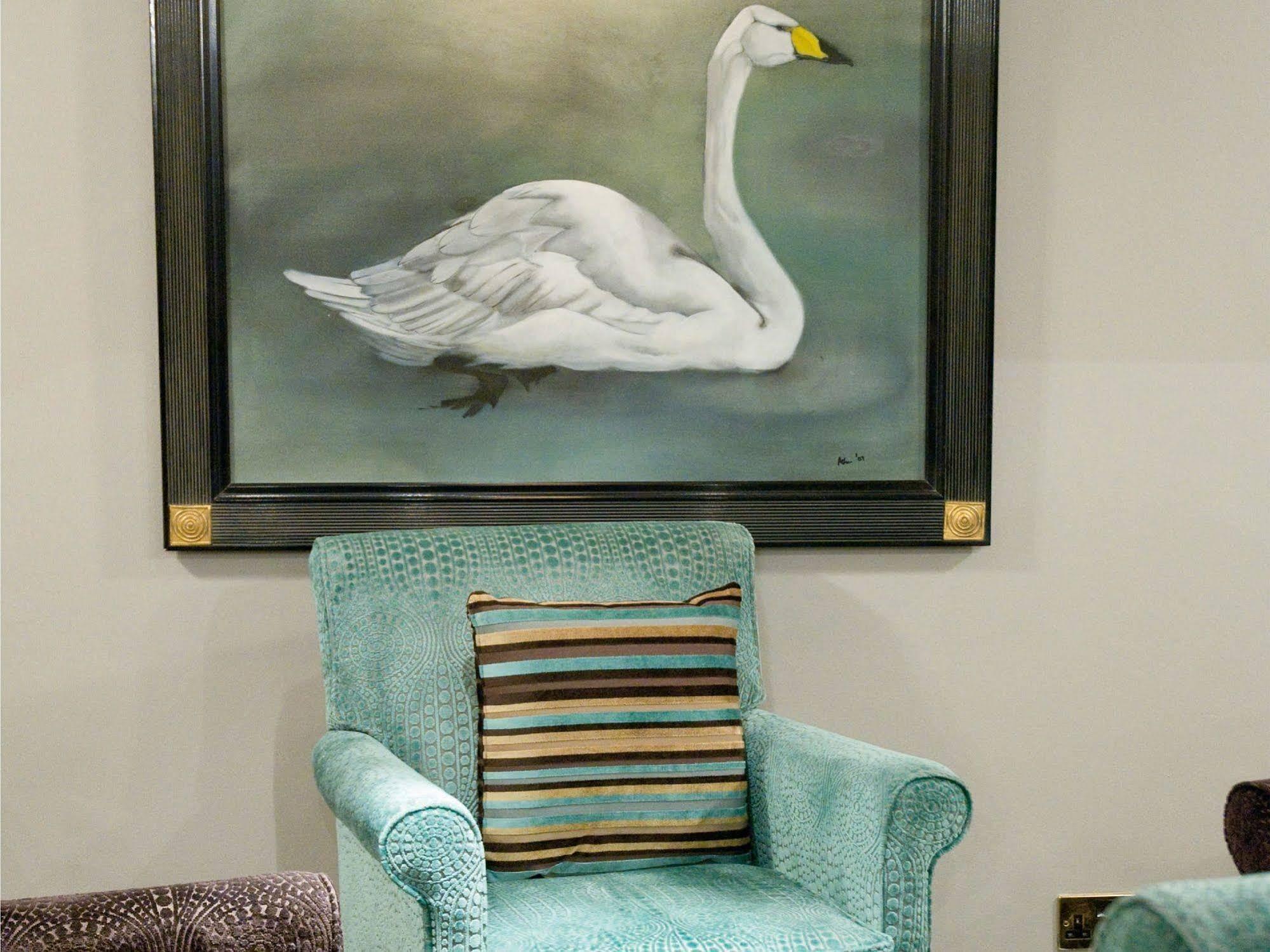 Swan's Nest 4*