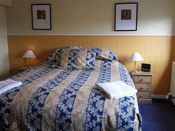 Quilt And Croissants 3*