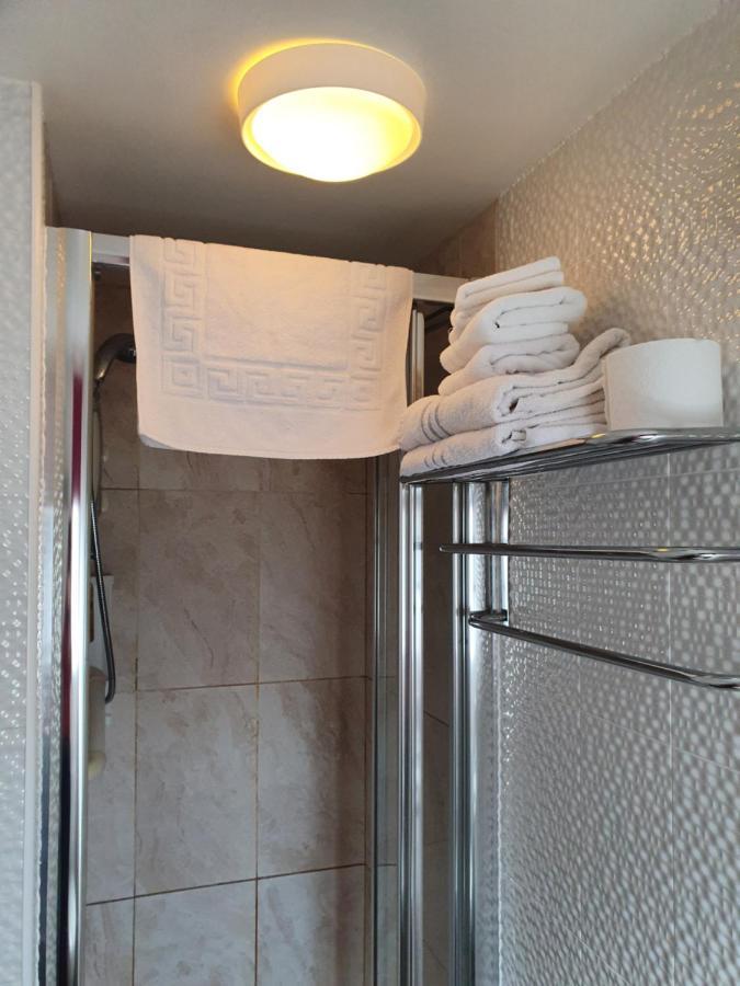 Penryn Guest House, Ensuite Rooms, Free Parking And Free Wifi