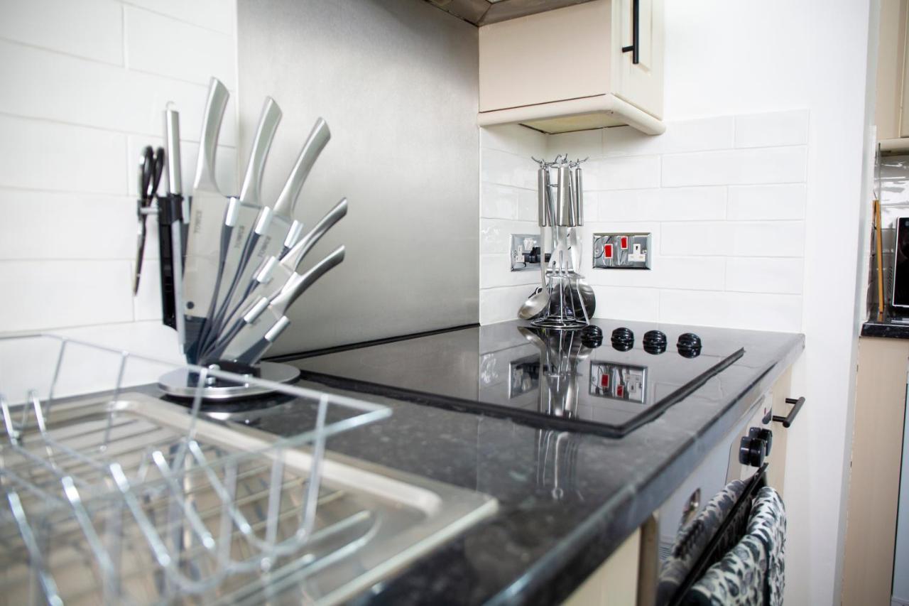Apartamento Modern Townhouse With Free Parking And Wifi *