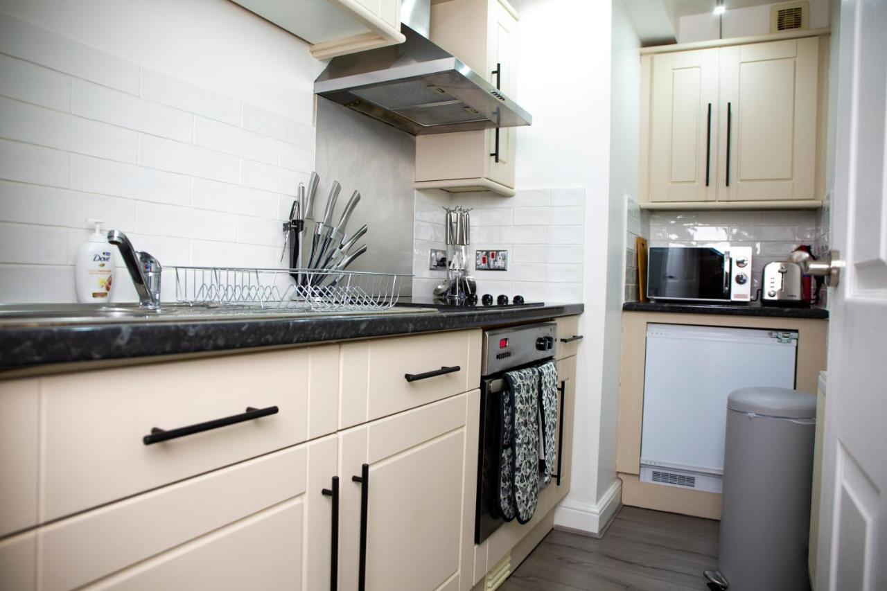 Apartamento Modern Townhouse With Free Parking And Wifi