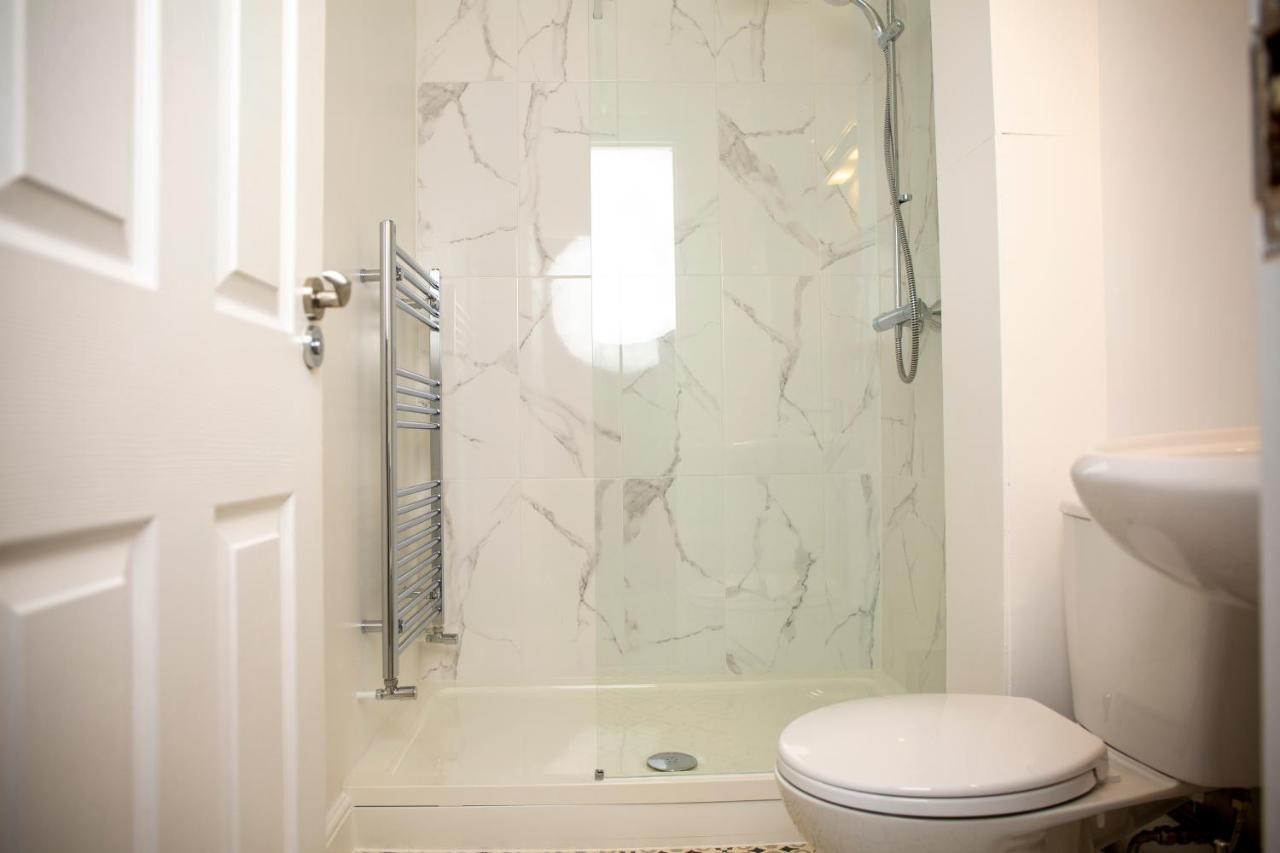 Apartamento Modern Townhouse With Free Parking And Wifi *