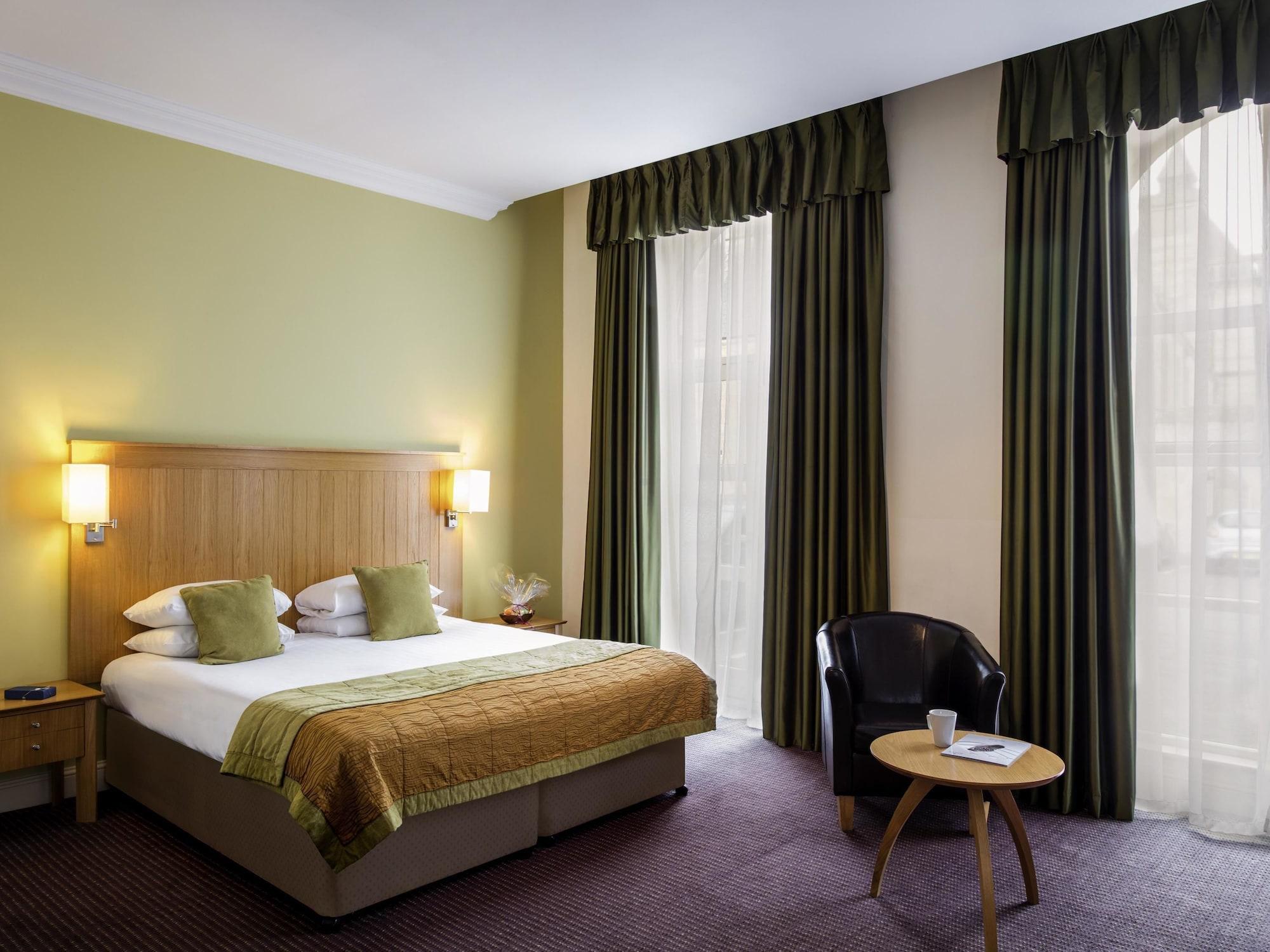 Mercure Warwickshire Walton Hall & Hotel