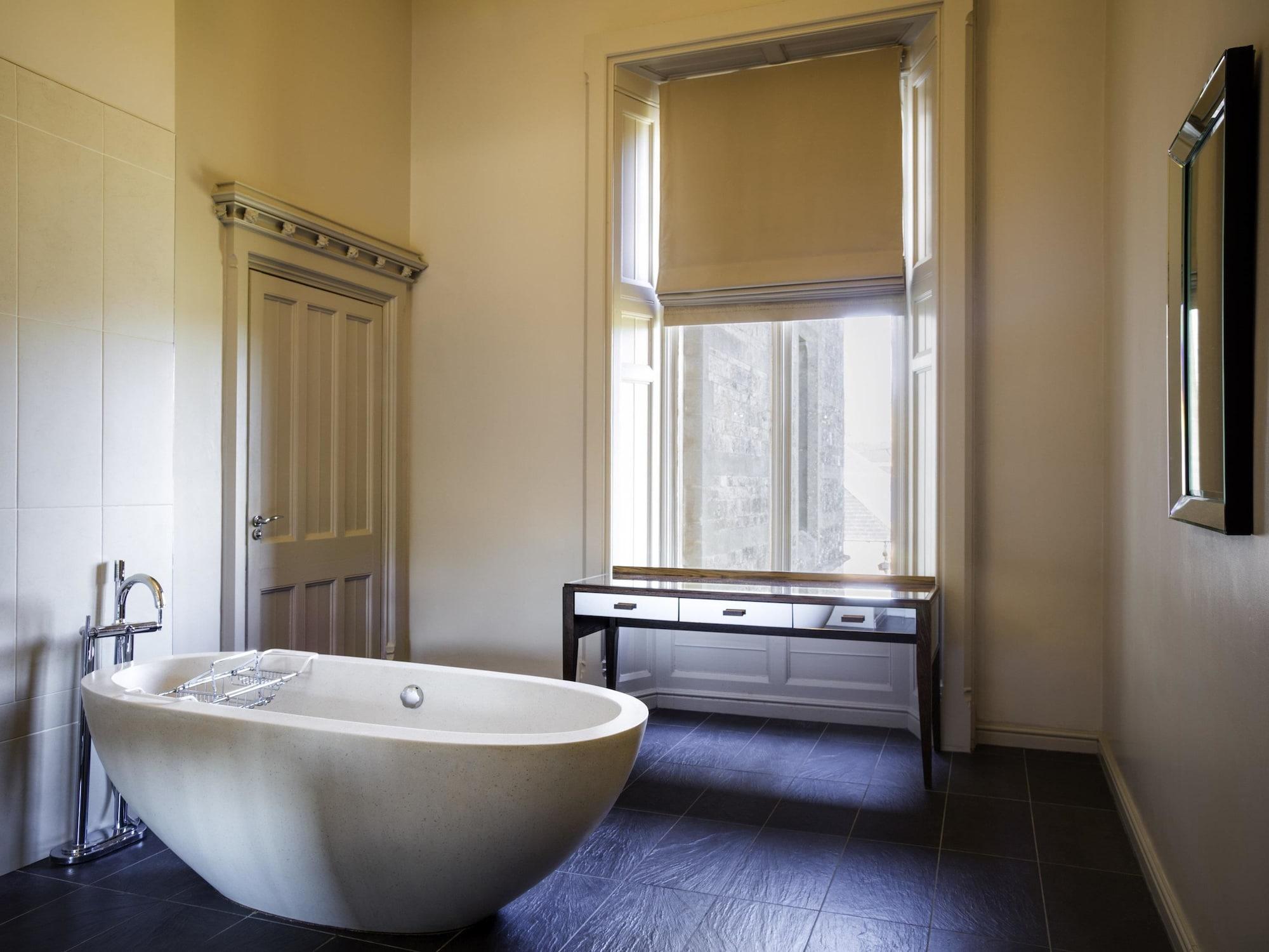 Mercure Warwickshire Walton Hall & Hotel