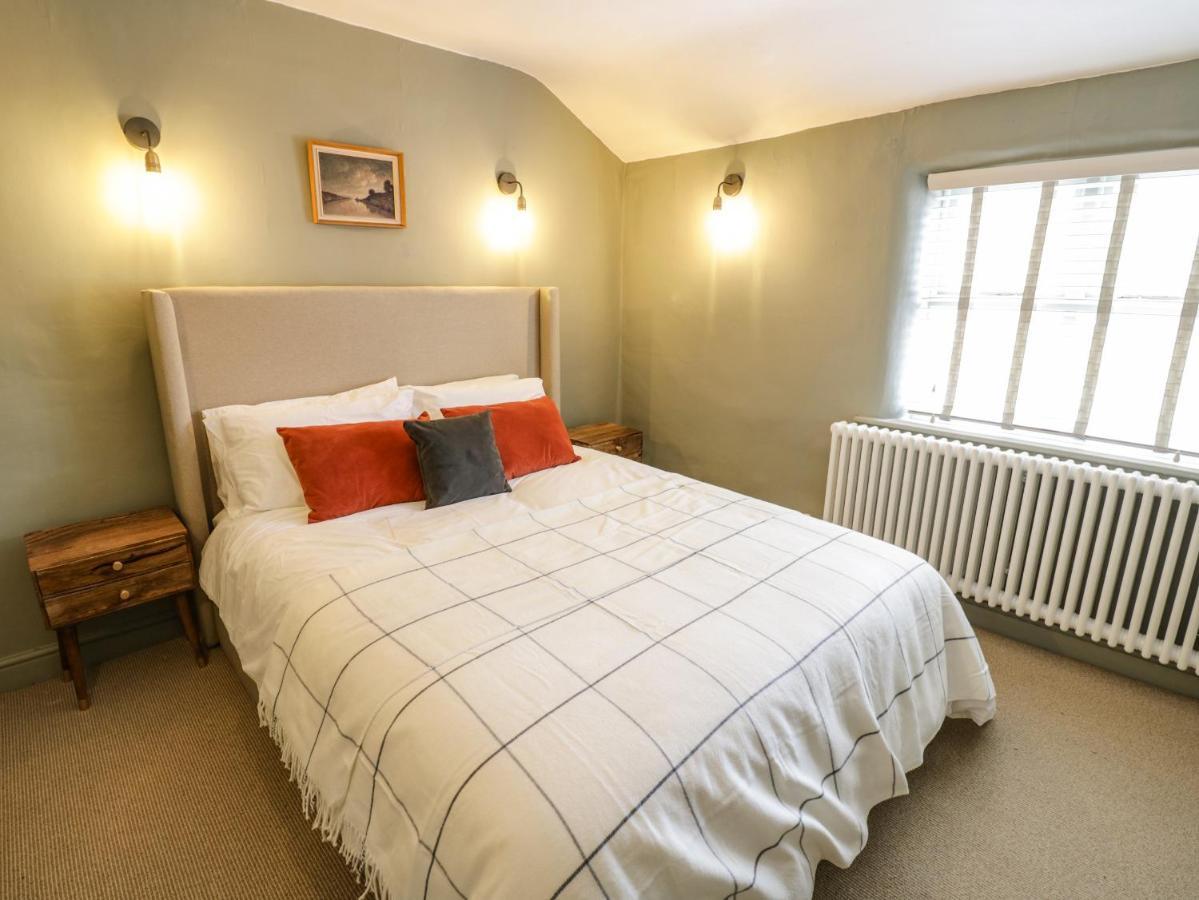 5 Bull Street * Stratford-upon-Avon