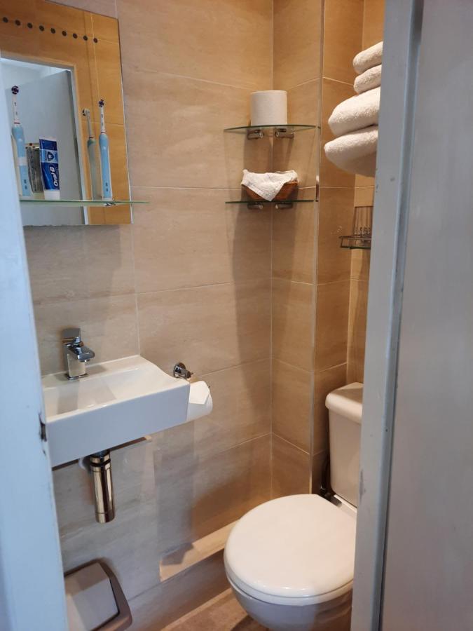Moonraker House 4*
