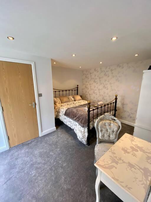Apartment Centre, Ground Level, Parking Nearby Stratford-upon-Avon