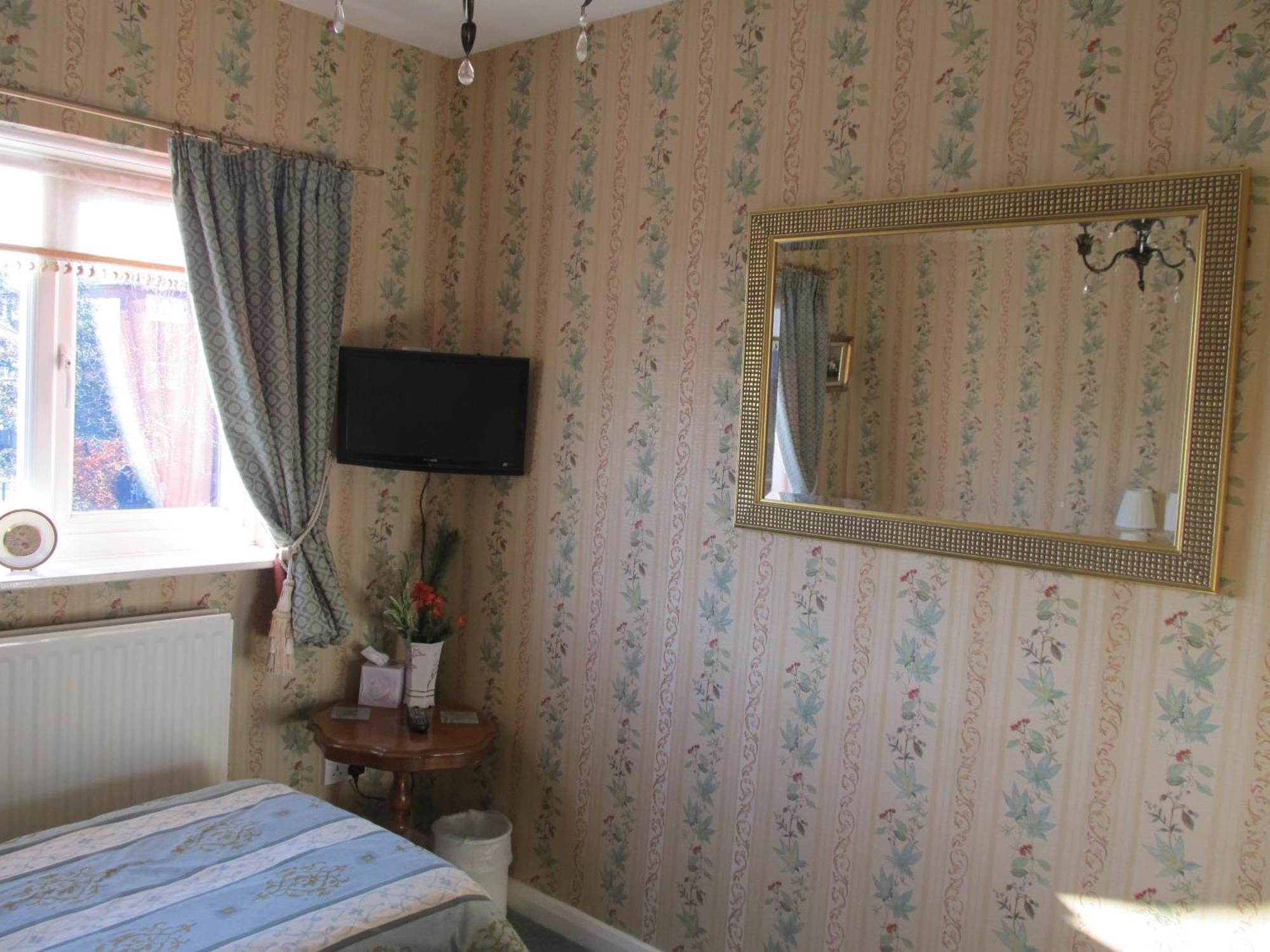 Guest house Moonraker House 4*