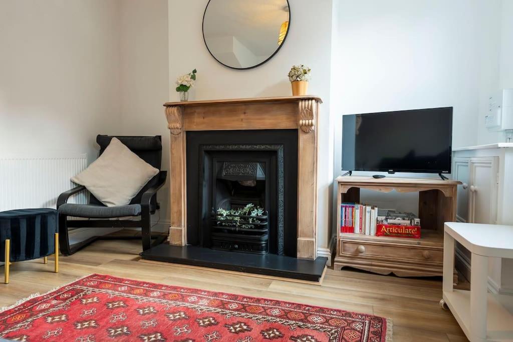 Cosy 2-bedroom Townhouse - Free Parking