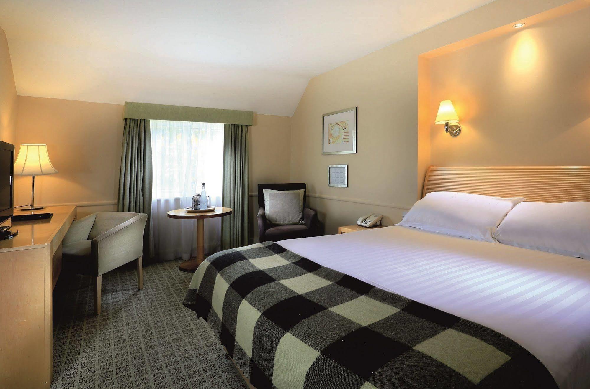 Swan's Nest 4*