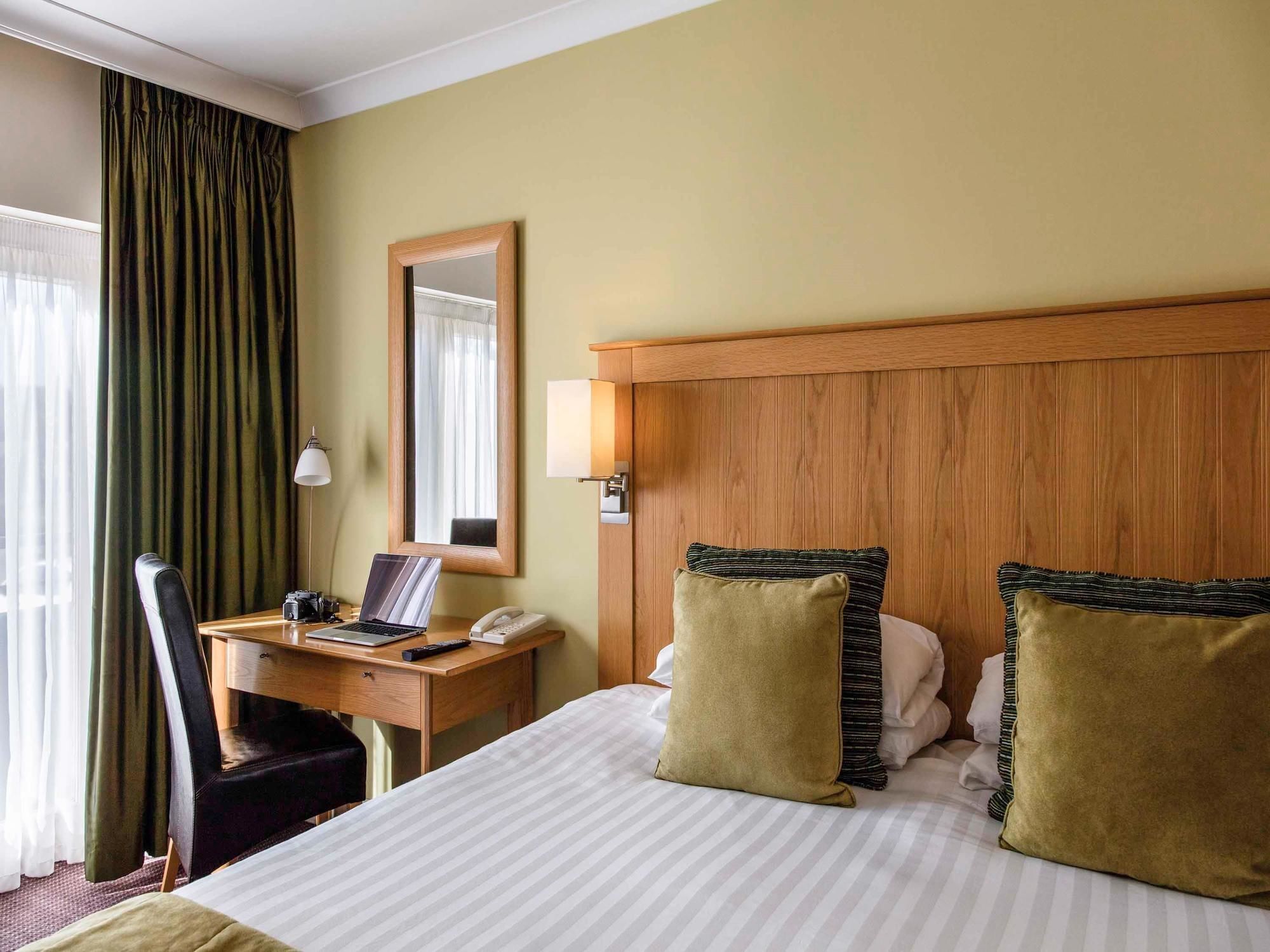 Mercure Warwickshire Walton Hall & Hotel 4*